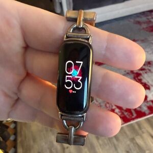 Used Fitbit Luxe Smart Fitness Tracker w/ leather band + other FREE accessories